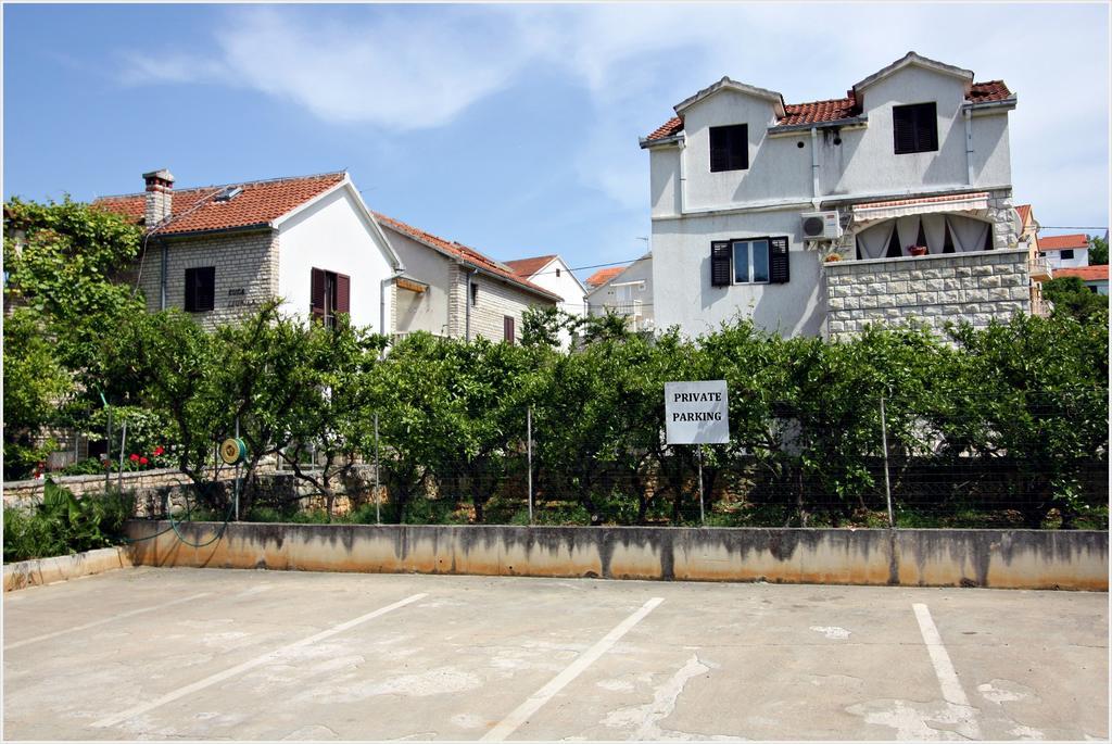 Villa Dinka Sutivan Exterior photo